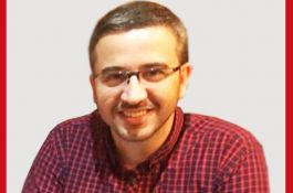 الأستاذ أحمد حسين